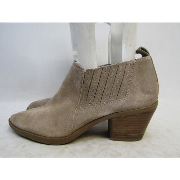 DV Dolce Vita Womens Size 7.5 M Brown Suede Chelsea Ankle Fashion Boots Bootie - Picture 1 of 11